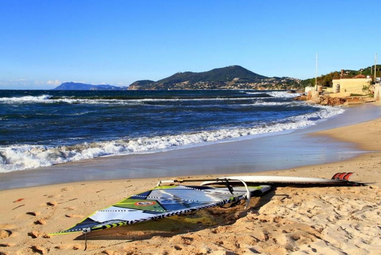 Port La Gavine Vue Mer Hyeres Exterior photo