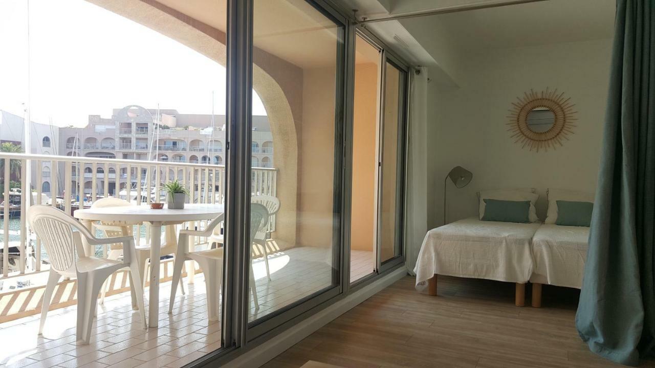 Port La Gavine Vue Mer Hyeres Exterior photo